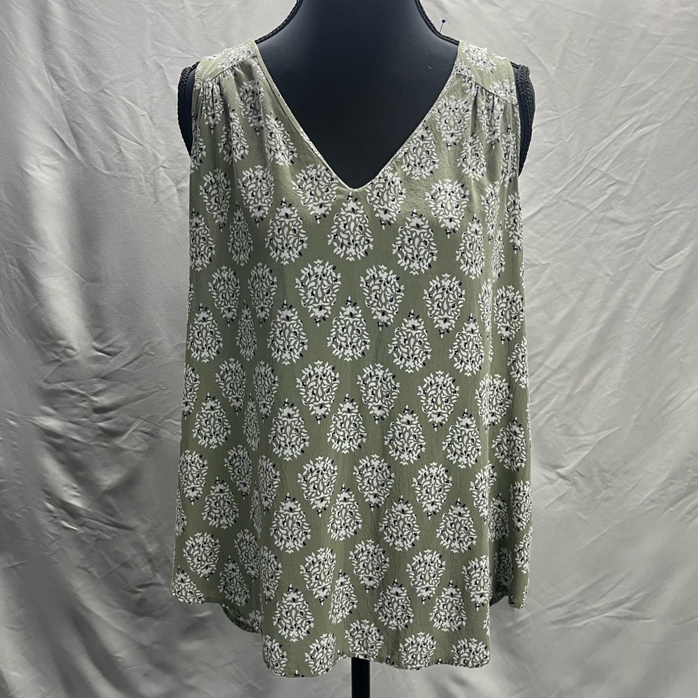 Old Navy Olive Patterned Sleeveless Blouse Large